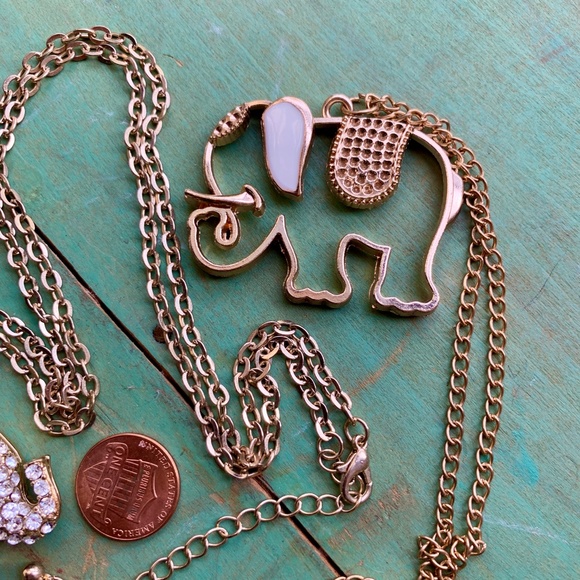 Lucky ELEPHANT'S  - Two Cute Sweet Elephant Necklace - Crystal & Enameled - Picture 3 of 7